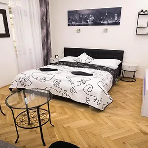 Black & White Apartment Prague By Wenceslas Square And Muzeum Apartment Prague